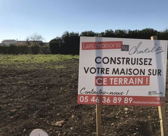 Terrain à bâtir de 400 m² à LOIRE-LES-MARAIS (17)