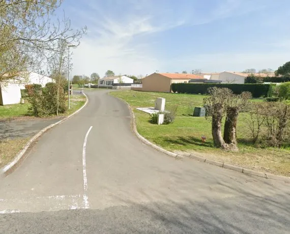 Terrain à bâtir de 299 m² à SAINT-GEORGES-DU-BOIS (17)