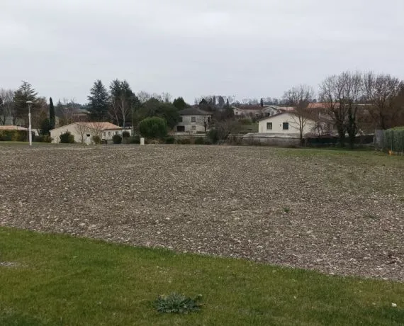 Terrain à bâtir de 956 m² à BARRET (16)