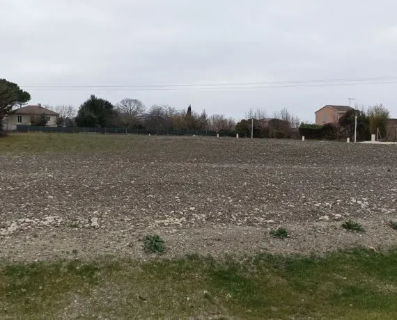 Terrain à bâtir de 719 m² à BARRET (16)