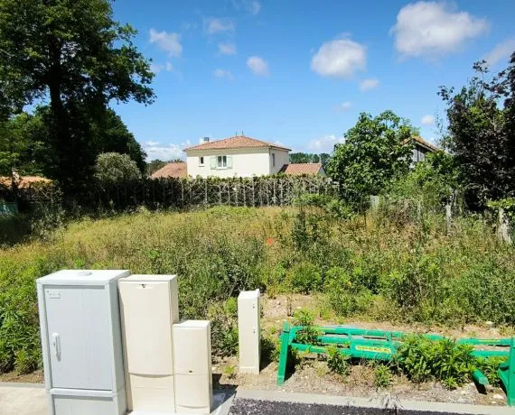 Terrain à bâtir de 390 m² à LES MATHES (17)