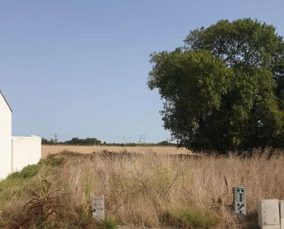 Terrain à bâtir de 327 m² à LA JARNE (17)