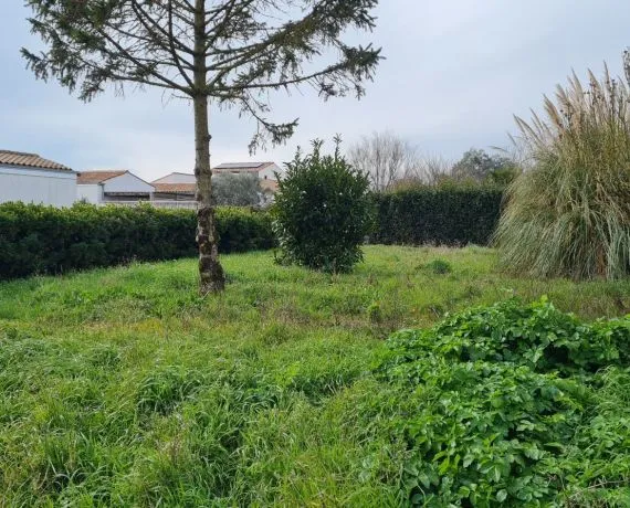 Terrain à bâtir de 364 m² à SAINT-ROGATIEN (17)