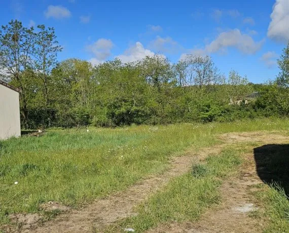 Terrain à bâtir de 375 m² à NERSAC (16)