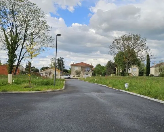 Terrain à bâtir de 400 m² à GOND-PONTOUVRE (16)