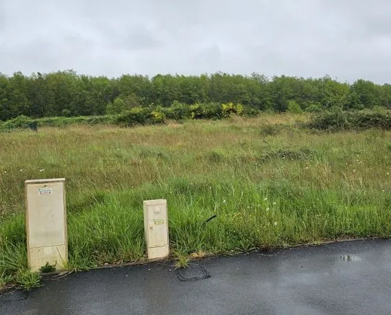 Terrain à bâtir de 1003 m² à CHAZELLES (16)