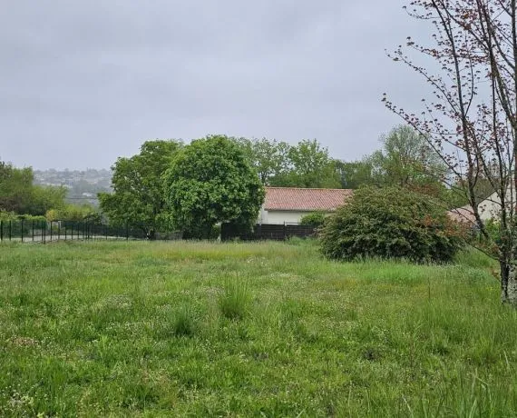 Terrain à bâtir de 625 m² à ANGOULEME (16)