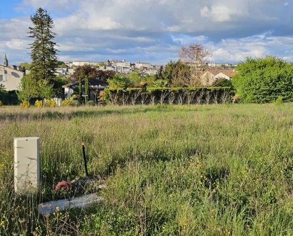 Terrain à bâtir de 803 m² à ANGOULEME (16)