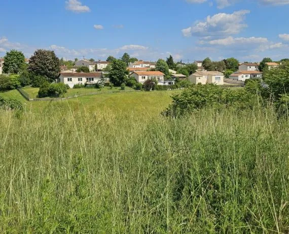 Terrain à bâtir de 1000 m² à SOYAUX (16)