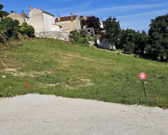 Terrain à bâtir de 350 m² à ANGOULEME (16)