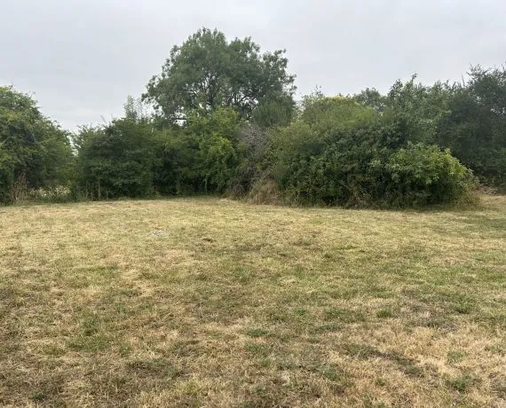 Terrain à bâtir de 1100 m² à CHERAC (17)