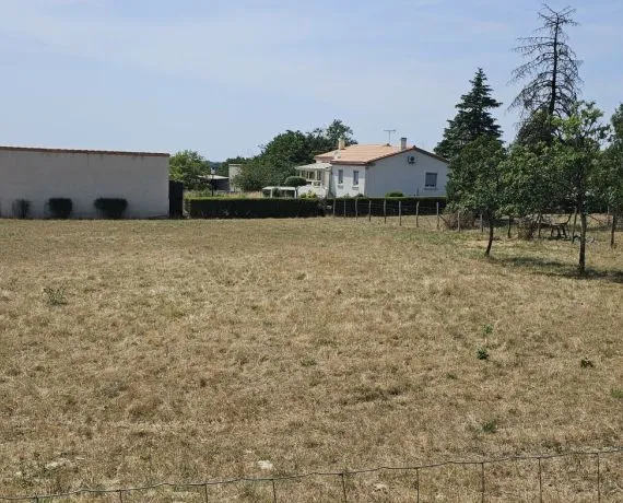 Terrain à bâtir de 986 m² à BRIE (16)