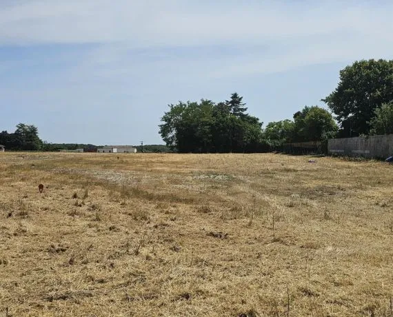 Terrain à bâtir de 620 m² à ROULLET-SAINT-ESTEPHE (16)