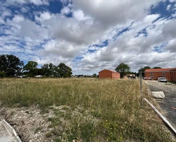 Terrain à bâtir de 468 m² à MEDIS (17)