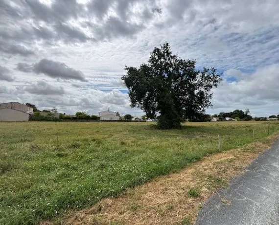 Terrain à bâtir de 393 m² à MEDIS (17)