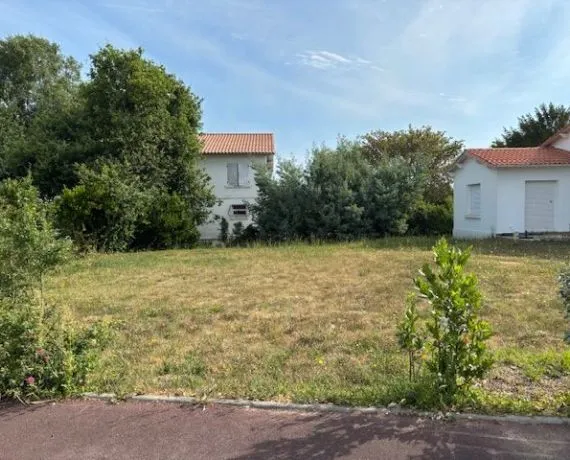 Terrain à bâtir de 382 m² à SAINT-PALAIS-SUR-MER (17)