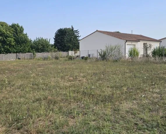Terrain à bâtir de 525 m² à VIBRAC (16)