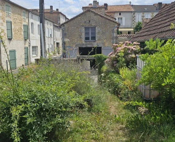 Terrain à bâtir de 1200 m² à MONTBRON (16)