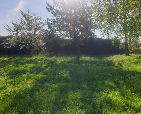 Terrain à bâtir de 750 m² à FORGES (17)