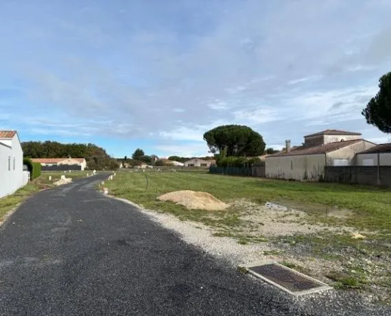 Terrain à bâtir de 370 m² à VAUX-SUR-MER (17)