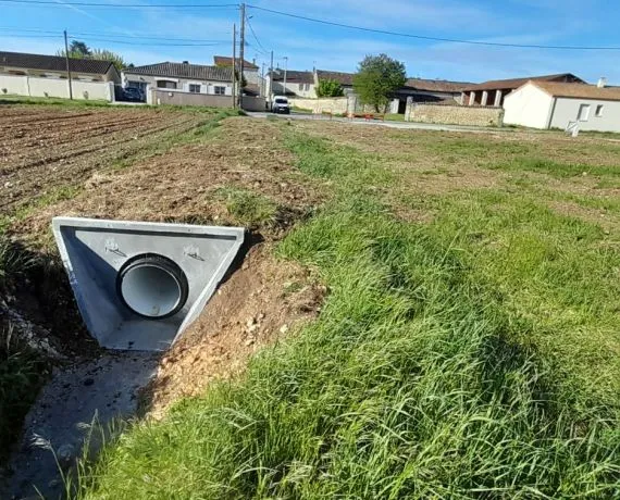 Terrain à bâtir de 853 m² à ROULLET-SAINT-ESTEPHE (16)