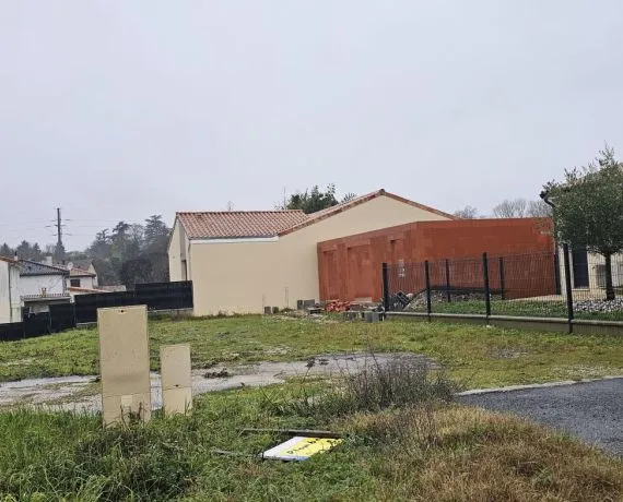 Terrain à bâtir de 481 m² à TOUVRE (16)