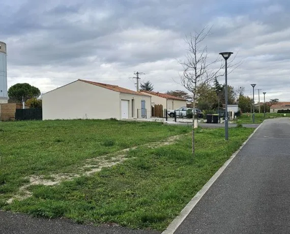 Terrain à bâtir de 536 m² à SAINT-SATURNIN (16)