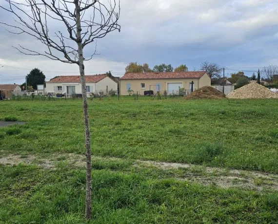 Terrain à bâtir de 498 m² à SAINT-SATURNIN (16)