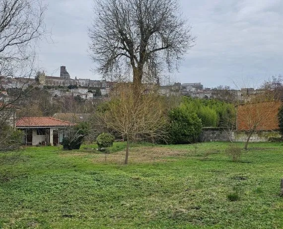 Terrain à bâtir de 900 m² à ANGOULEME (16)