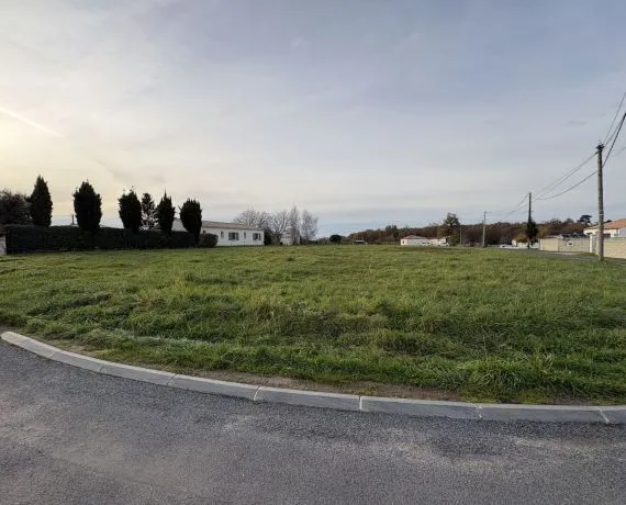 Terrain à bâtir de 1144 m² à BOIS (17)