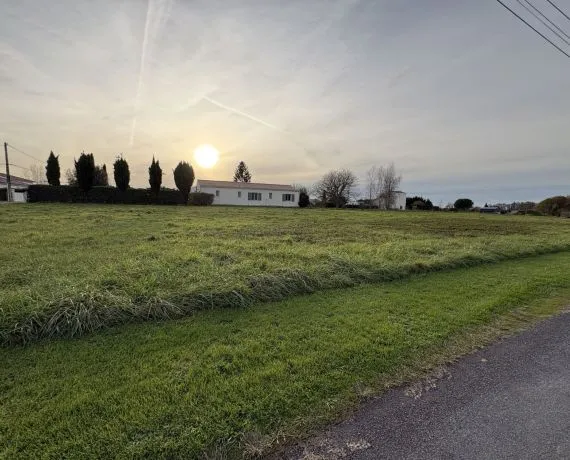 Terrain à bâtir de 1036 m² à BOIS (17)