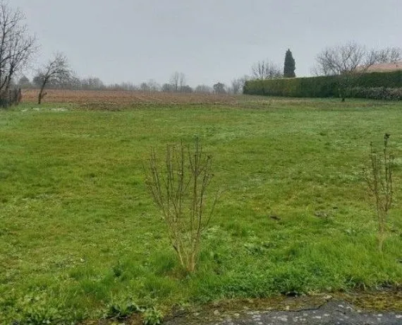 Terrain à bâtir de 974 m² à SAINT-GEORGES-DES-COTEAUX (17)