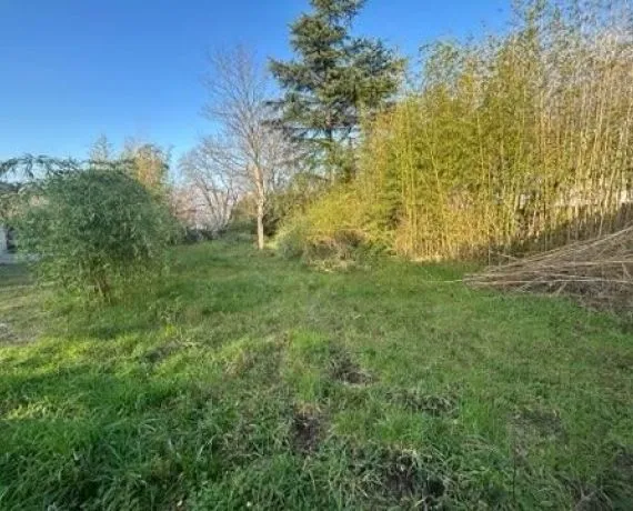 Terrain à bâtir de 696 m² à ANGOULEME (16)