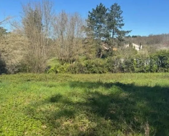 Terrain à bâtir de 1580 m² à FONTCOUVERTE (17)