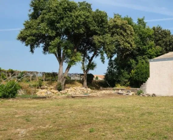 Terrain à bâtir de 399 m² à SAINT-SULPICE-D'ARNOULT (17)