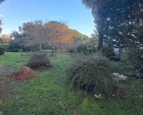 Terrain à bâtir de 604 m² à BREUILLET (17)