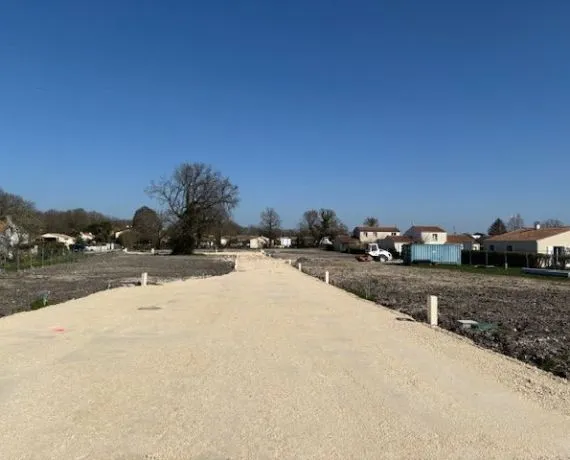 Terrain à bâtir de 498 m² à MEDIS (17)