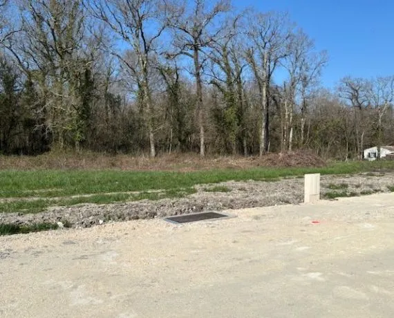 Terrain à bâtir de 431 m² à MEDIS (17)