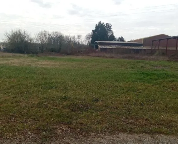 Terrain à bâtir de 970 m² à PLASSAC (17)