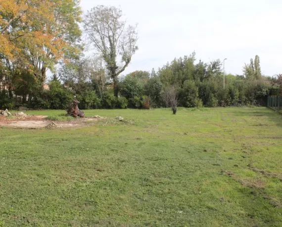 Terrain à bâtir de 778 m² à SAINT-GENIS-DE-SAINTONGE (17)