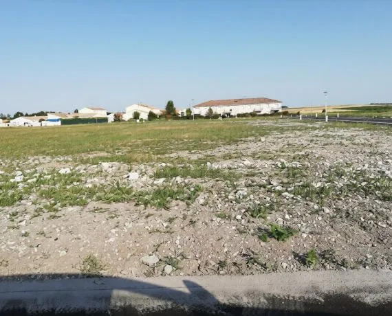 Terrain à bâtir de 674 m² à MEDIS (17)