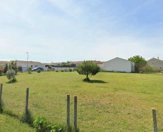 Terrain à bâtir de 697 m² à SAINT-ROMAIN-DE-BENET (17)