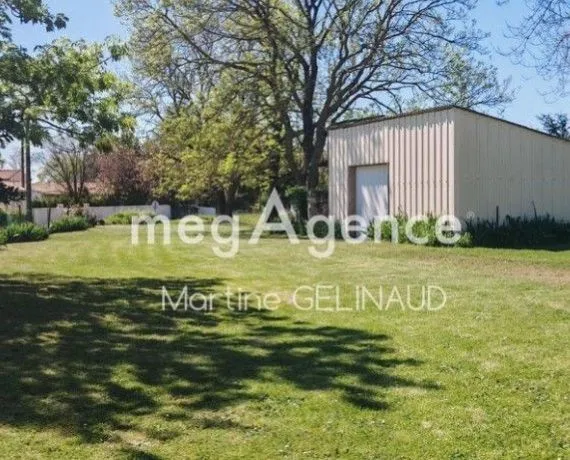 Terrain à bâtir de 1025 m² à SAINT-GEORGES-DES-COTEAUX (17)