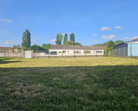 Terrain à bâtir de 467 m² à SAINT-SULPICE-DE-ROYAN (17)