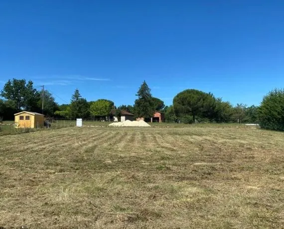 Terrain à bâtir de 1072 m² à BEAUMONT-DU-PERIGORD (24)