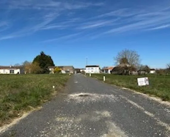 Terrain à bâtir de 511 m² à SAINT-GERMAIN-DU-SEUDRE (17)
