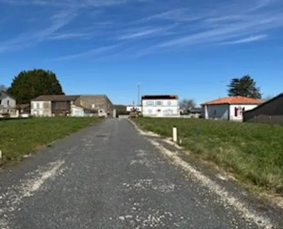 Terrain à bâtir de 532 m² à SAINT-GERMAIN-DU-SEUDRE (17)