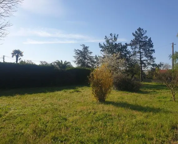 Terrain à bâtir de 750 m² à FORGES (17)
