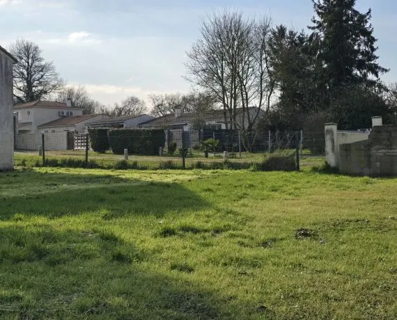 Terrain à bâtir de 287 m² à MEDIS (17)