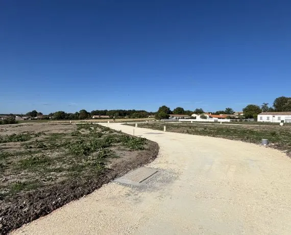 Terrain à bâtir de 541 m² à GREZAC (17)